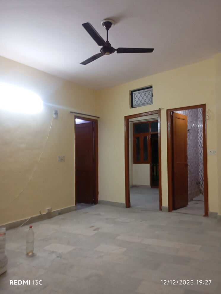 Room, savitri nagar 2 Bedroom 750 Sq.Ft. Builder Floor In Savitri Nagar Delhi 9616800
