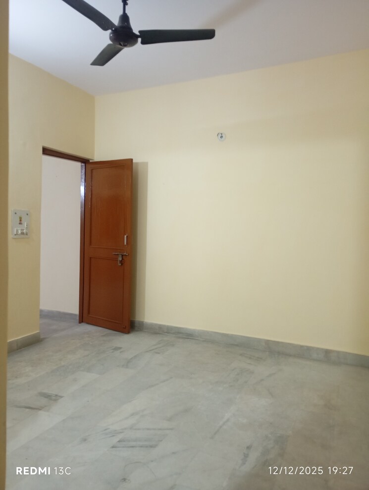Room, savitri nagar 2 Bedroom 750 Sq.Ft. Builder Floor In Savitri Nagar Delhi 9616800