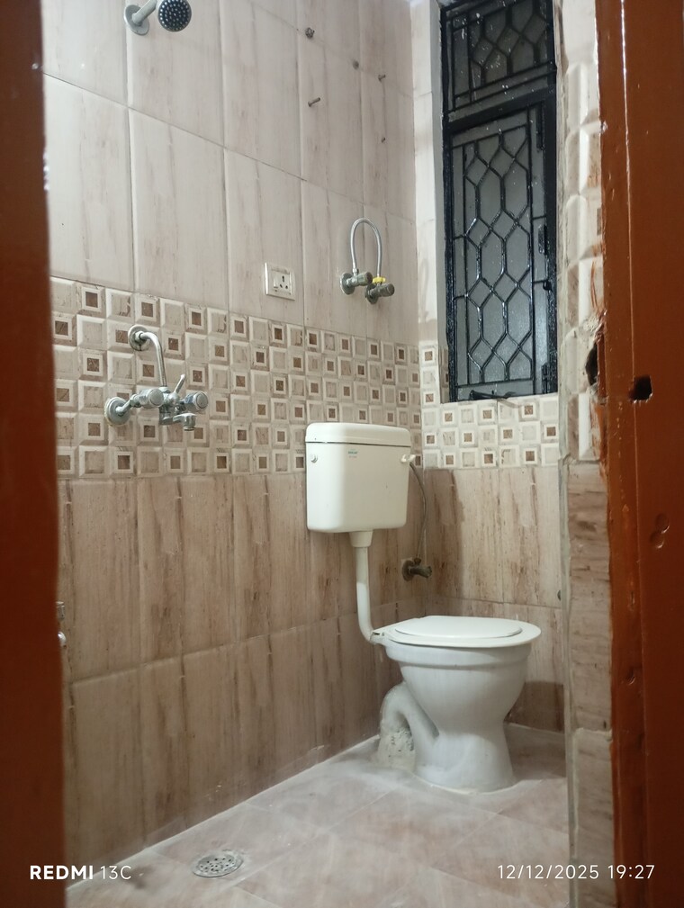 Bathroom, savitri nagar 2 Bedroom 750 Sq.Ft. Builder Floor In Savitri Nagar Delhi 9616800