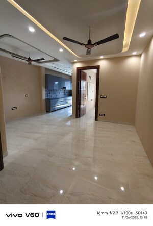 Room in 3 BHK Independent House at RWA Apartments Sector 41, Sector 41 – for Rent