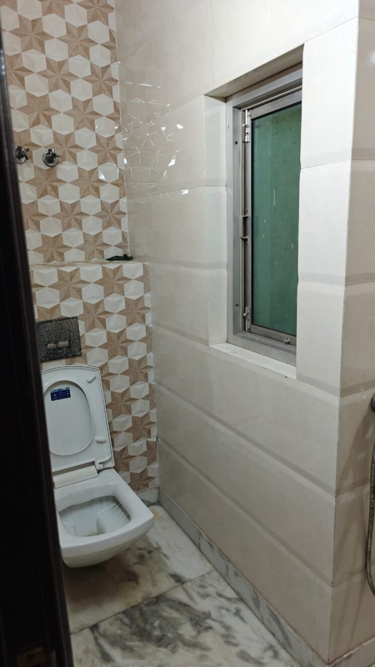 Bathroom, rwa-apartments-sector-47 2.5 Bedroom 950 Sq.Ft. Builder Floor In Sector 47 Noida 9616801
