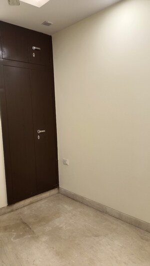 Furnished Amenities in 3 BHK Builder Floor at New Rajinder Nagar – for Rent