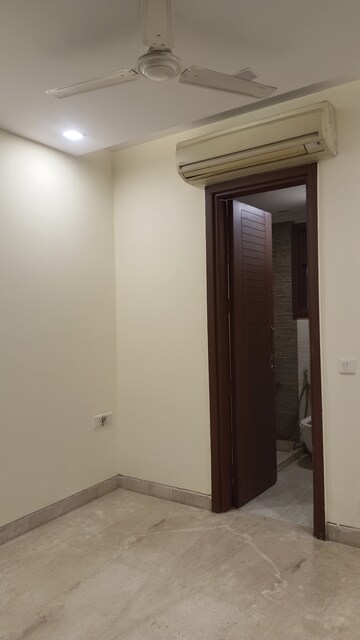 Room in 3 BHK Builder Floor at New Rajinder Nagar – for Rent