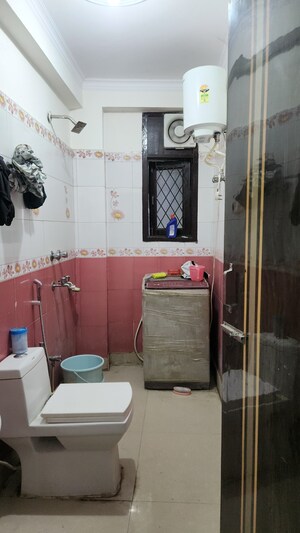 Attached Bathroom in 2 BHK Builder Floor at Saket – for Rent