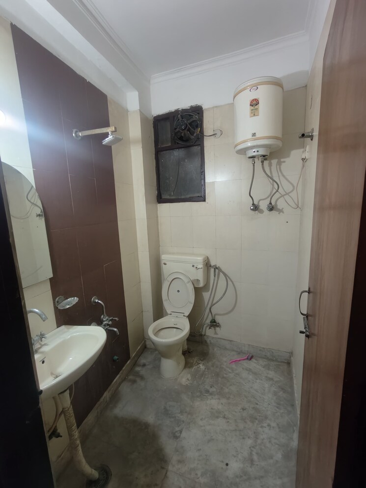 Bathroom, saket 2 Bedroom 650 Sq.Ft. Builder Floor In Saket Delhi 9616814