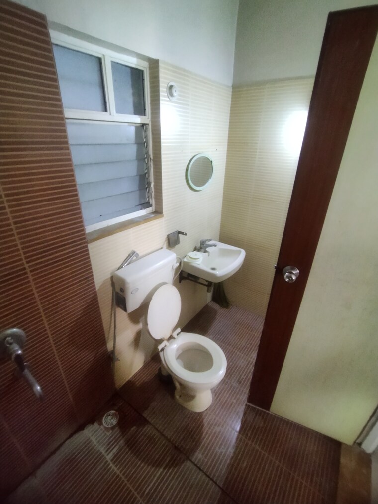 Bathroom, kumar-palmgrove 2 Bedroom 1000 Sq.Ft. Apartment In Kondhwa Pune 9616828