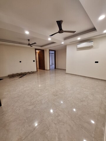 Room in 4 BHK Builder Floor at Sector 42 – for Rent