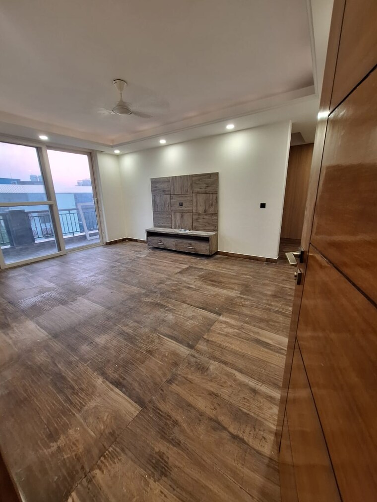 Room, sector 42 4 Bedroom 3200 Sq.Ft. Builder Floor In Sector 42 Gurgaon 9616830