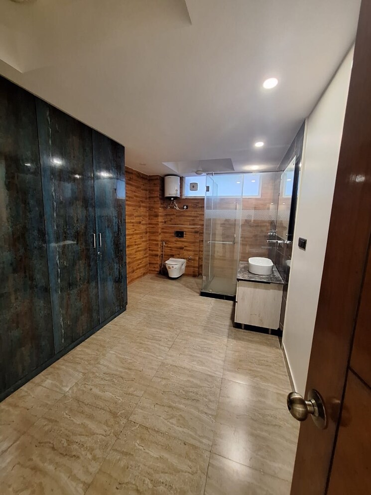 Room, sector 42 4 Bedroom 3200 Sq.Ft. Builder Floor In Sector 42 Gurgaon 9616830