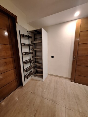 Room in 4 BHK Builder Floor at Sector 42 – for Rent