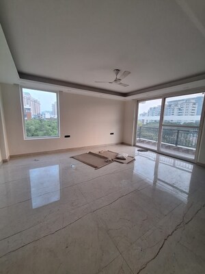 Room in 4 BHK Builder Floor at Sector 42 – for Rent