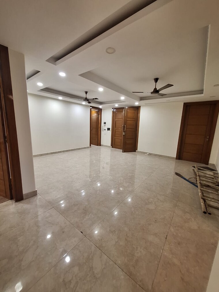 Room, sector 42 4 Bedroom 3200 Sq.Ft. Builder Floor In Sector 42 Gurgaon 9616830