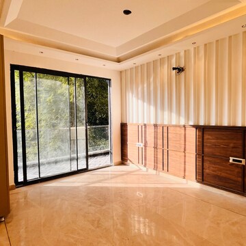 Room in 4 BHK Builder Floor at Nirvana Country Birch Court, Nirvana Country – for Sale