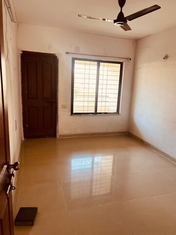 Room in 3 BHK Apartment at RK Lunkad Nisarg Nirmiti, Pimple Saudagar – for Rent