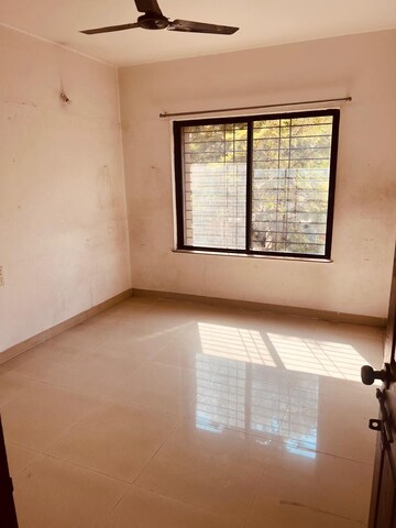 Room in 3 BHK Apartment at RK Lunkad Nisarg Nirmiti, Pimple Saudagar – for Rent