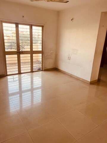 Room in 3 BHK Apartment at RK Lunkad Nisarg Nirmiti, Pimple Saudagar – for Rent