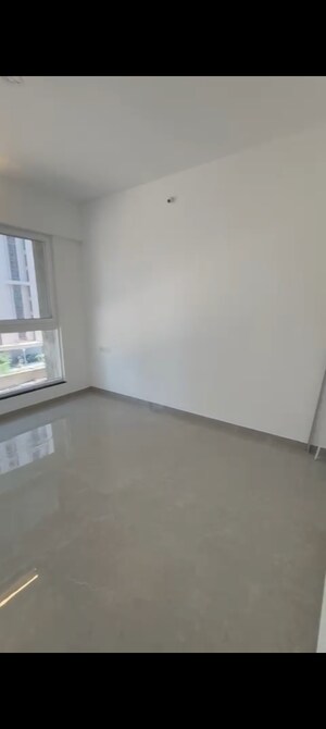 Room in 2 BHK Apartment at Kalpataru Serenity, Manjari – for Rent