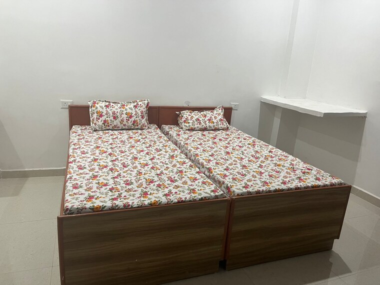 Bedroom, rwa-apartments-sector-47 1.5 Bedroom 650 Sq.Ft. Independent House In Sector 47 Noida 9616847