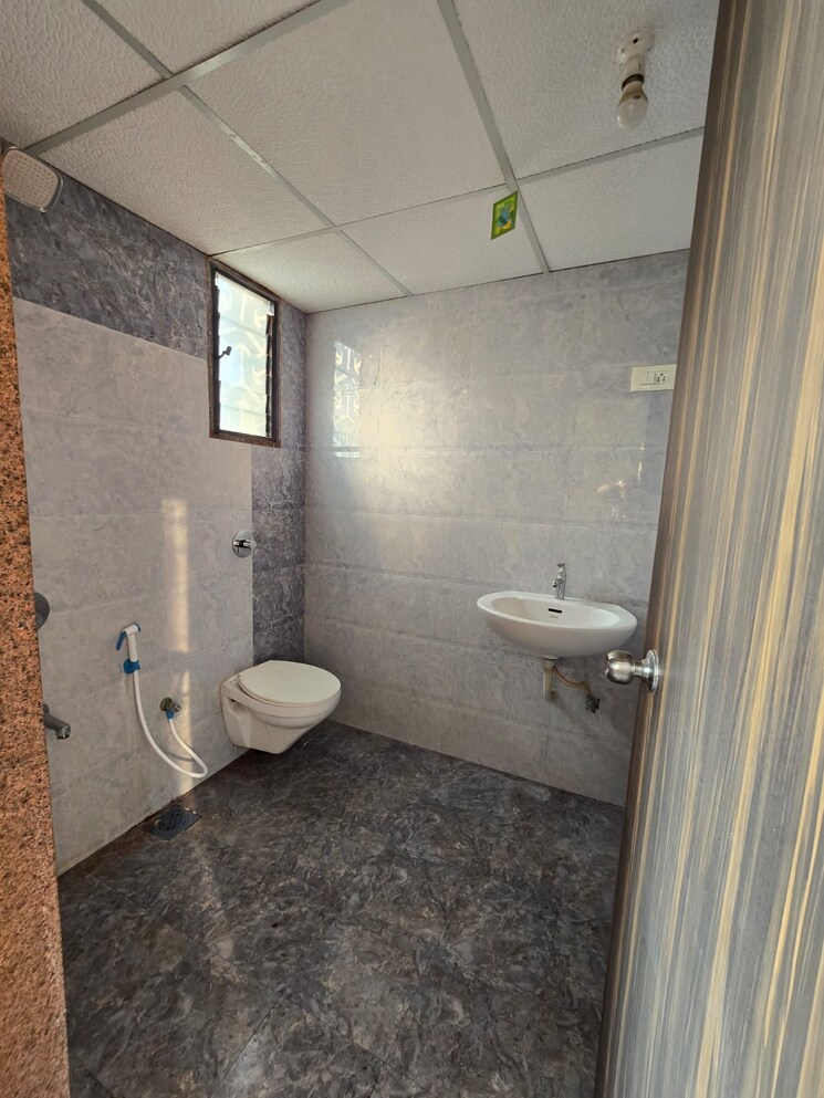 Bathroom, harni 3 Bedroom 1550 Sq.Ft. Apartment In Harni Vadodara 9616850