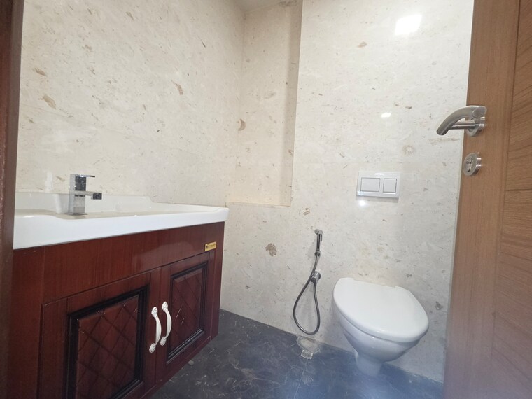 Bathroom, ekta-tripolis 2 Bedroom 775 Sq.Ft. Apartment In Goregaon West Mumbai 9616895