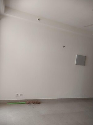 Room in 3 BHK Apartment at Amrapali Zodiac, Sector 120 – for Sale