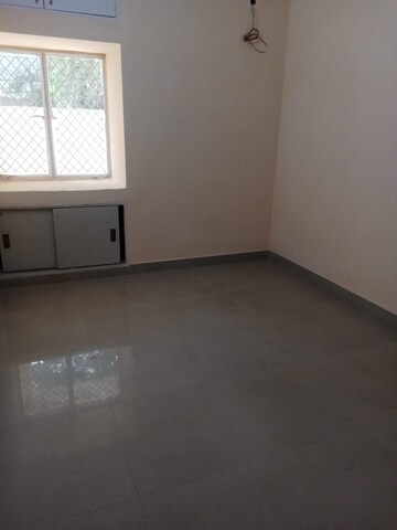 Room in 2 BHK Builder Floor at Mayur Vihar Phase 1 – for Rent