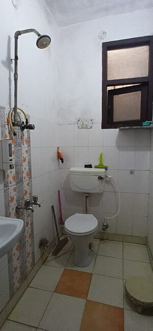Bathroom in 2 BHK Builder Floor at Mayur Vihar Phase 1 – for Rent