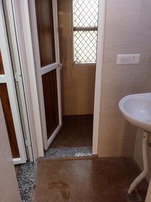 Bathroom in 2 BHK Builder Floor at Mayur Vihar Phase 1 – for Rent