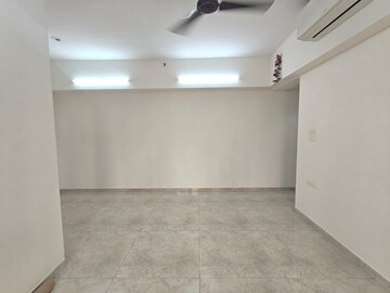 Room in 1.5 BHK Apartment at Lodha Amara Tower 24 And 25, Kolshet Road – for Rent