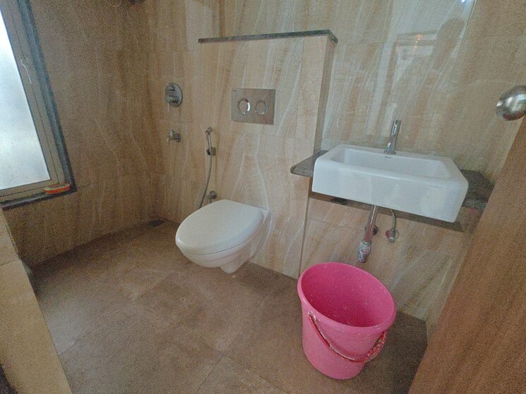 Bathroom, lodha-amara-tower-24-and-25 1.5 Bedroom 580 Sq.Ft. Apartment In Kolshet Road Thane 9616991
