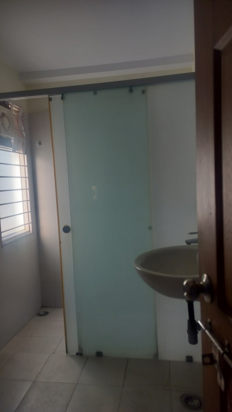 Bathroom, banjara hills 3 Bedroom 2200 Sq.Ft. Apartment In Banjara Hills Hyderabad 9617008