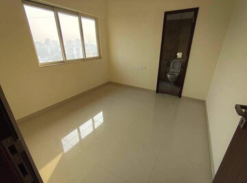 Room in 2 BHK Apartment at Omkar Signet, Malad East – for Rent