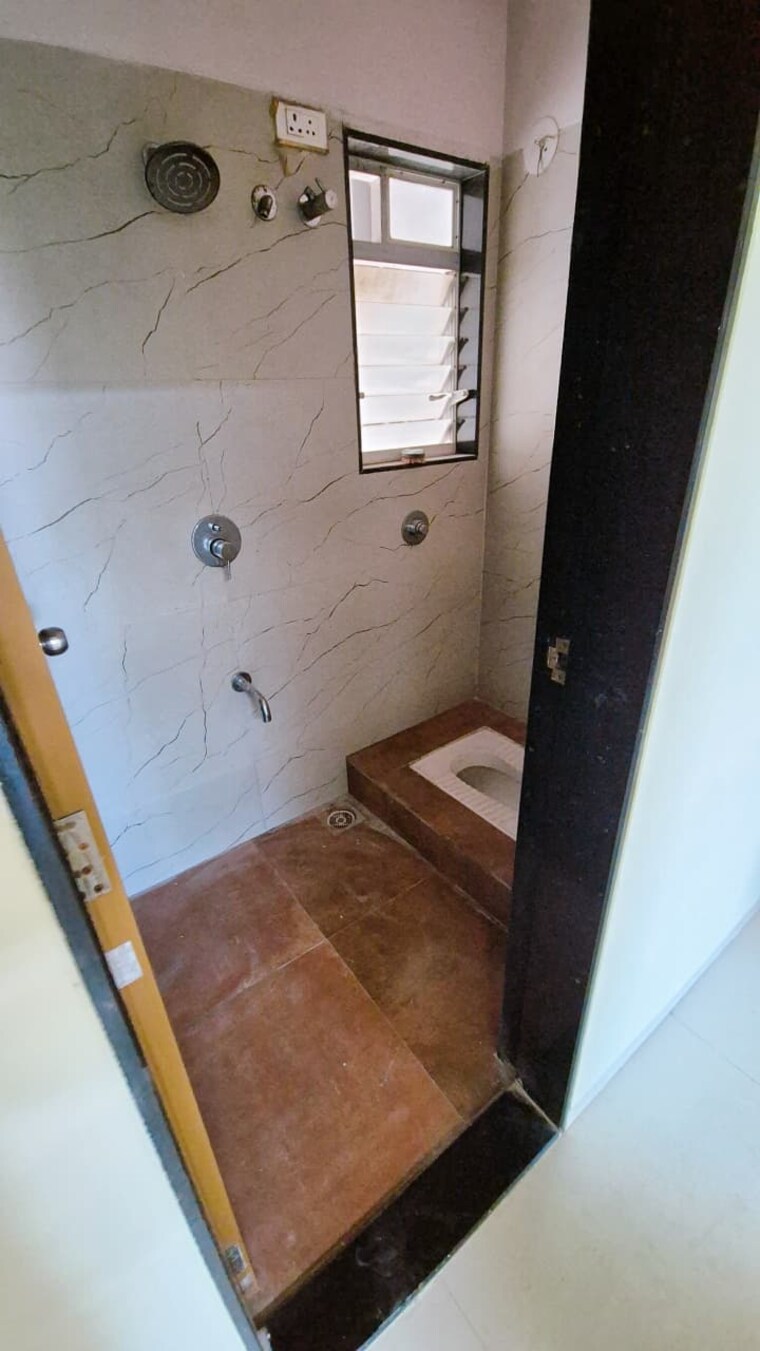 Bathroom, kurla east 1 Bedroom 430 Sq.Ft. Apartment In Kurla East Mumbai 9617023