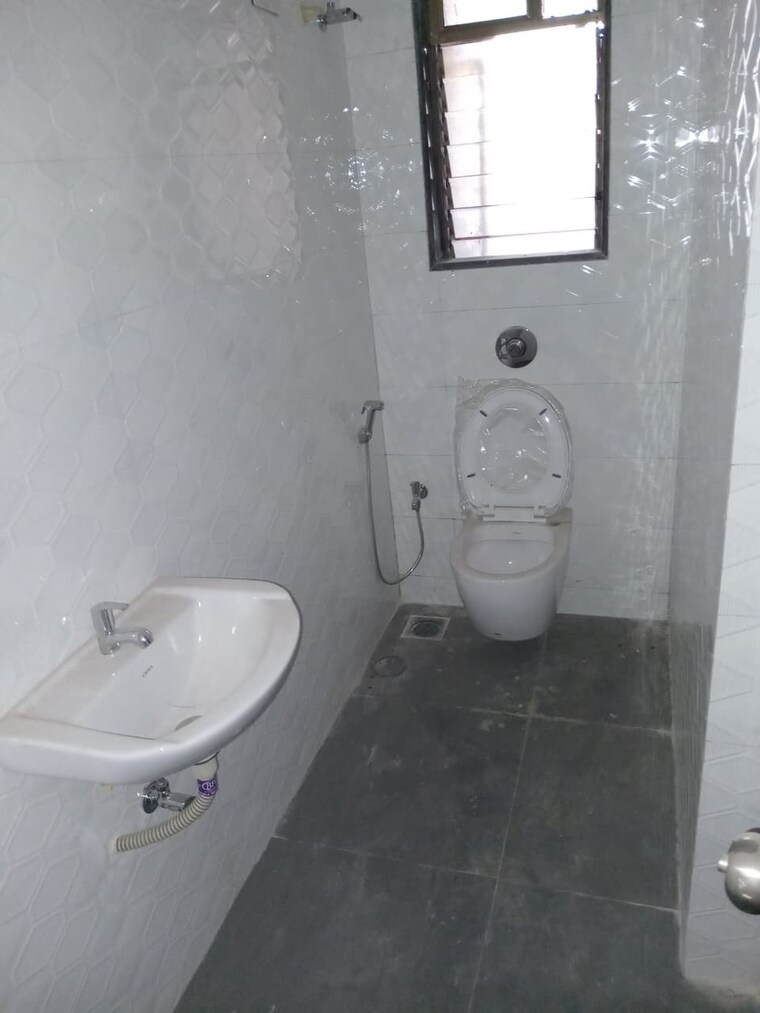 Bathroom, kurla east 2 Bedroom 550 Sq.Ft. Apartment In Kurla East Mumbai 9617027
