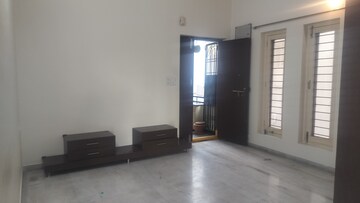 Room in 3 BHK Apartment at Banjara Hills – for Rent