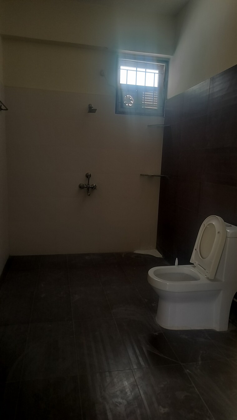 Bathroom, banjara hills 3 Bedroom 2000 Sq.Ft. Apartment In Banjara Hills Hyderabad 9617038