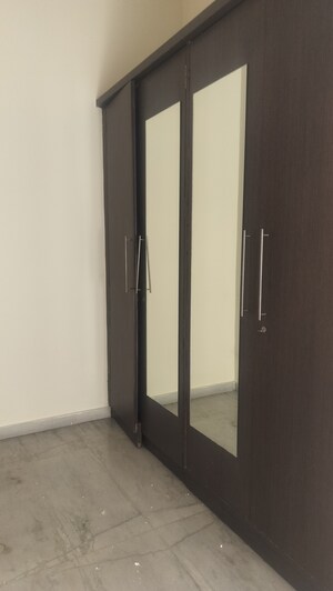 Room in 3 BHK Apartment at Banjara Hills – for Rent