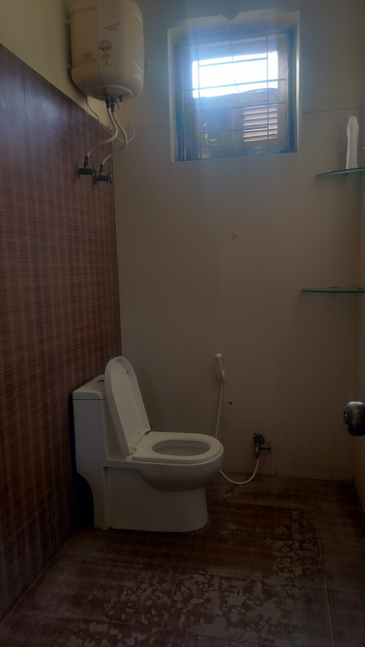 Bathroom, banjara hills 3 Bedroom 2000 Sq.Ft. Apartment In Banjara Hills Hyderabad 9617038