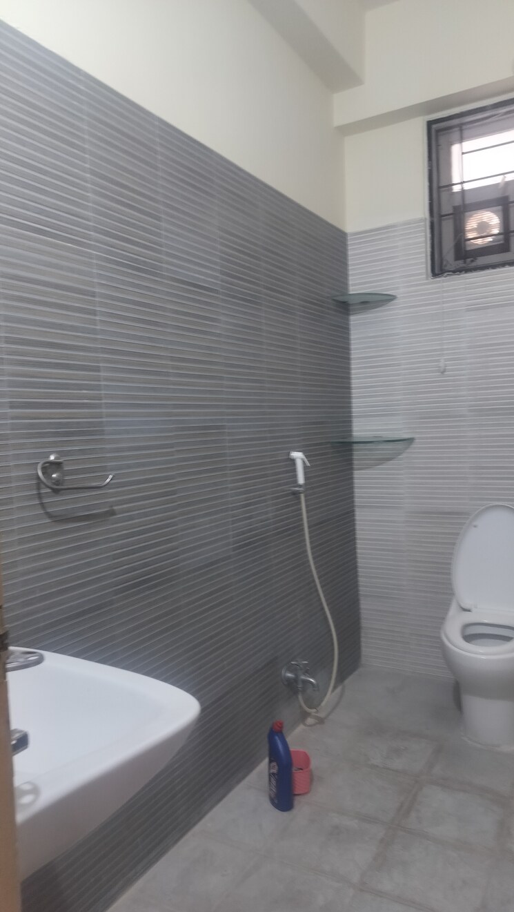 Bathroom, banjara hills 3 Bedroom 2000 Sq.Ft. Apartment In Banjara Hills Hyderabad 9617038