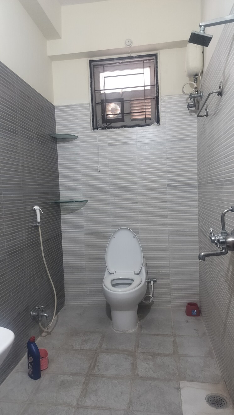 Bathroom, banjara hills 3 Bedroom 2000 Sq.Ft. Apartment In Banjara Hills Hyderabad 9617038