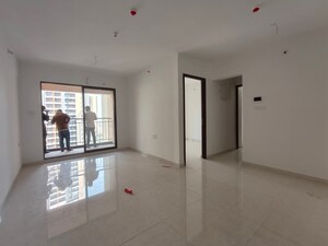 Room in 2 BHK Apartment at Mantra Montana Phase 1, Dhanori – for Rent