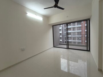 Room in 2 BHK Apartment at Mantra Montana Phase 1, Dhanori – for Rent