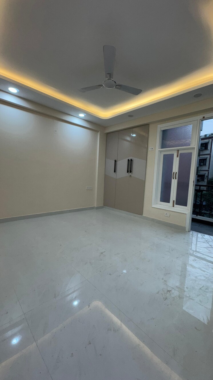 Room, chattarpur 3 Bedroom 1250 Sq.Ft. Apartment In Chattarpur Delhi 9617054