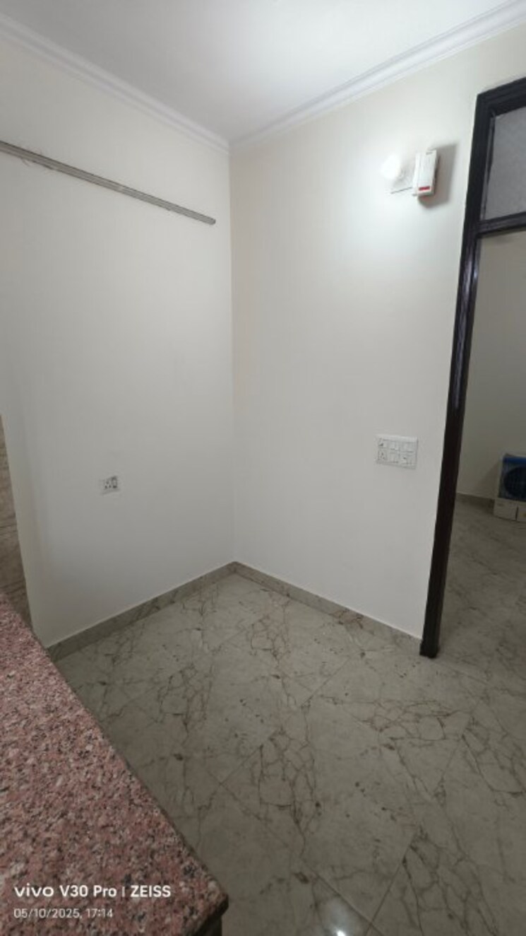 Room, shakarpur 1 Bedroom 320 Sq.Ft. Builder Floor In Shakarpur Delhi 9617047