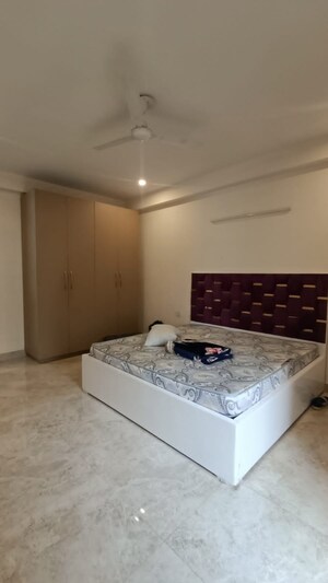Bedroom in 3 BHK Builder Floor at DLF City Gurgaon, Sector 27 – for Rent
