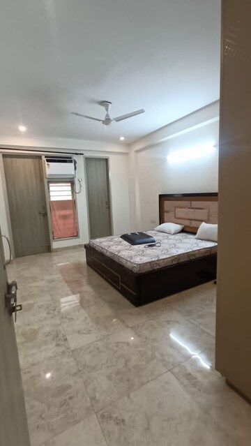 Bedroom in 3 BHK Builder Floor at DLF City Gurgaon, Sector 27 – for Rent
