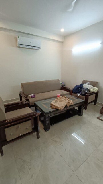Living Room in 3 BHK Builder Floor at DLF City Gurgaon, Sector 27 – for Rent