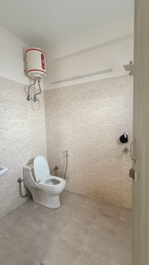 Bathroom in 3 BHK Builder Floor at DLF City Gurgaon, Sector 27 – for Rent