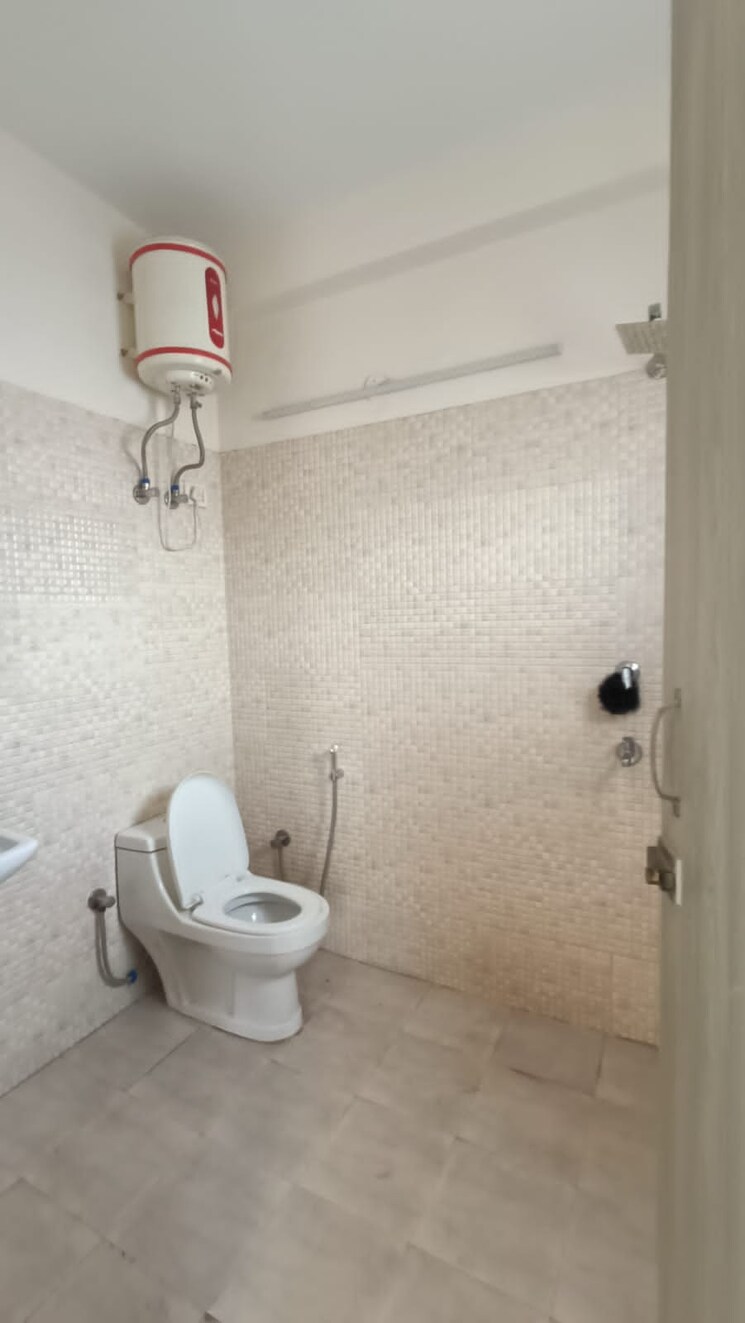 Bathroom, dlf-city-gurgaon 3 Bedroom 300 Sq.Yd. Builder Floor In Sector 27 Gurgaon 9617070