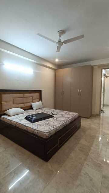 Bedroom in 3 BHK Builder Floor at DLF City Gurgaon, Sector 27 – for Rent